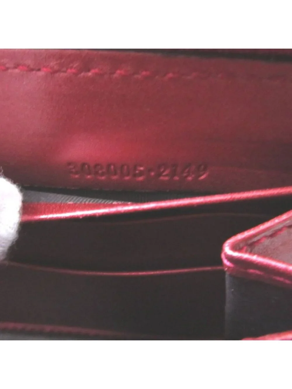 Gucci Interlocking G Lovely Heart Leather Metallic Red Zip Around Wallet